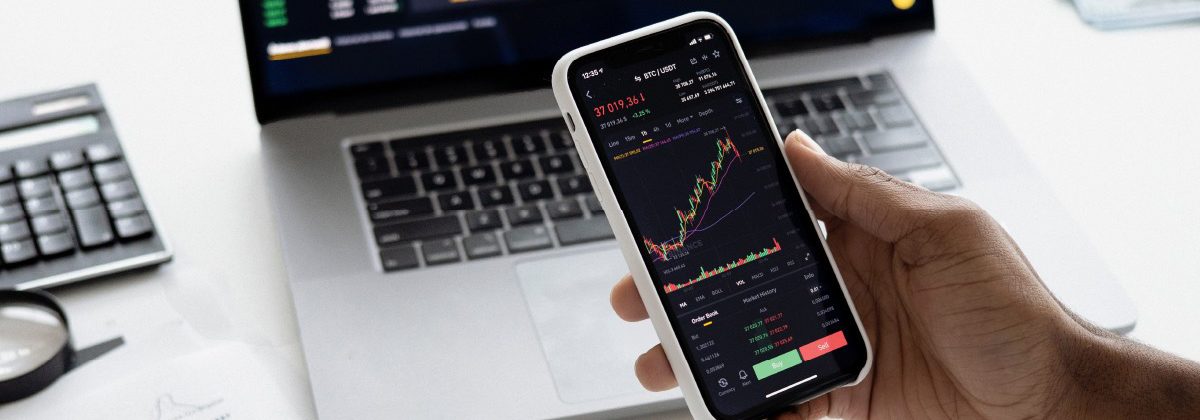 Should You Begin Trading on Your Smartphone_ Key Benefits and Limitations